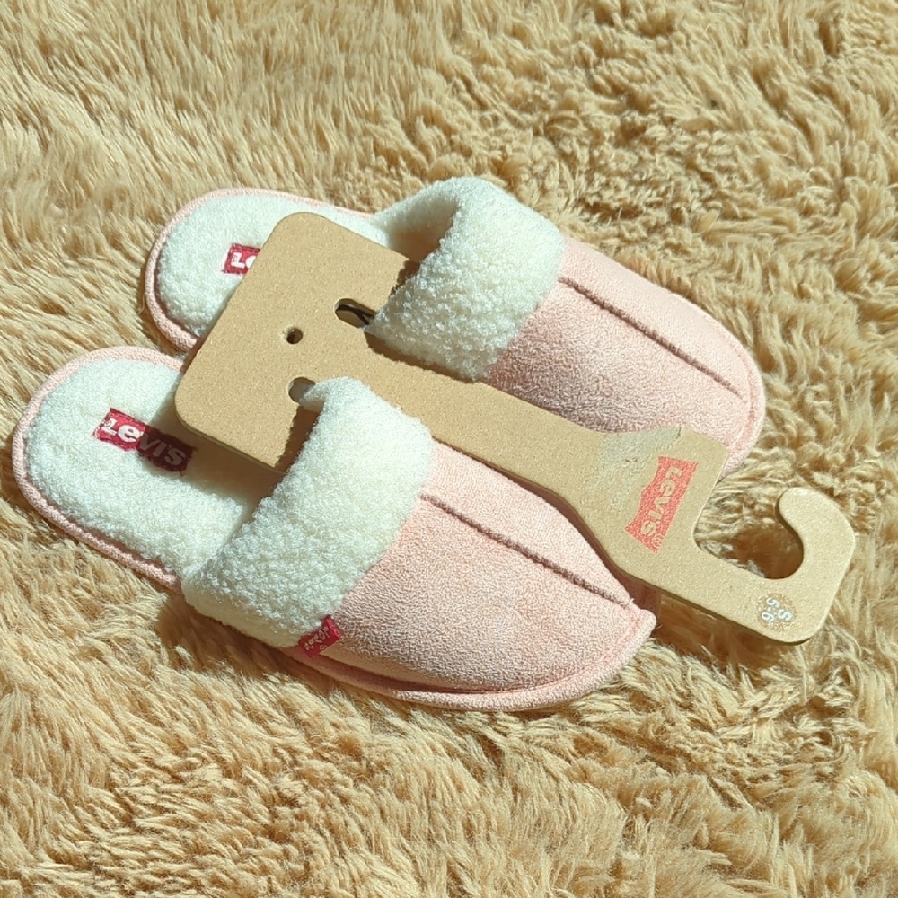 Levi's Blush Pink Slippers with Cream Sherpa Lining